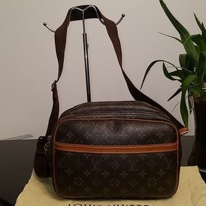 Louis Vuitton Reporter bag in monogram